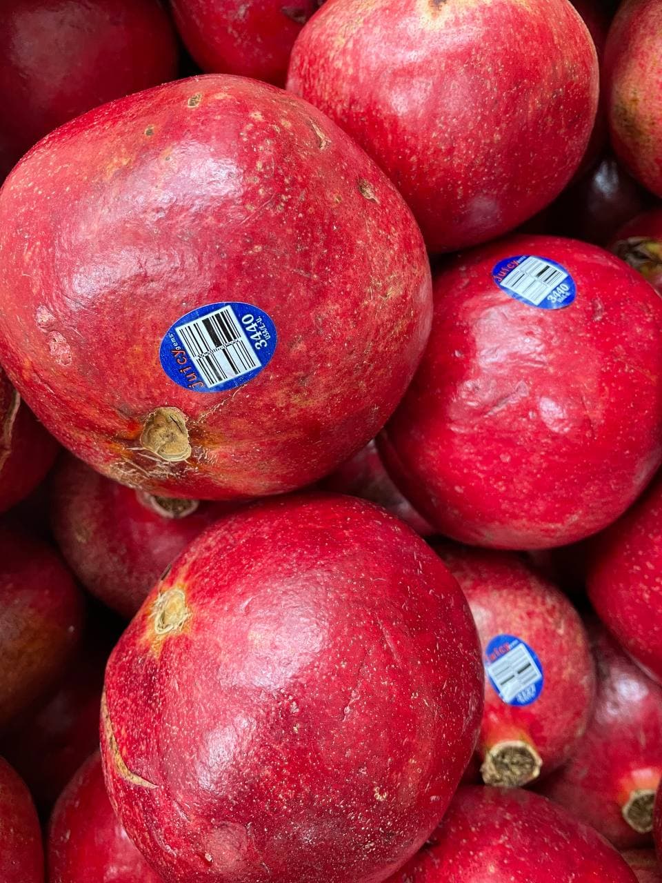Fresh Pomegranates (انار)